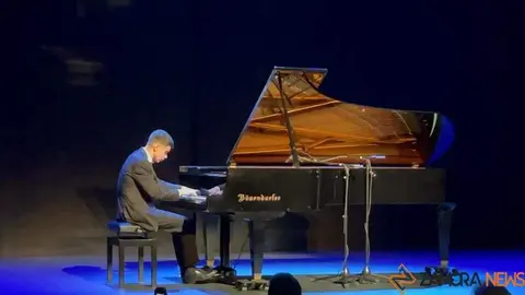 Jorge Martínez brinda un inolvidable concierto para celebrar la llegada del nuevo piano al Ramos Carrión de Zamora (2)
