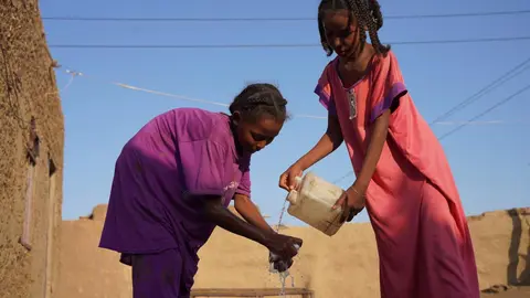 9-year-old Wala from Basout village, Sennar State washes her hands with clean and safe water purified using purification tablet she received from the well.  

At home, she is responsible for collecting water that the family uses for cooking, drinking and other activities. 

Following the cholera outbreak, UNICEF and partners are distributing water purification tablets to households to improve the quality of water used at household level as part of the integrated response.