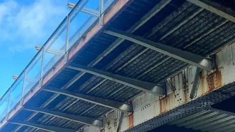 Zamora si puente de hierro