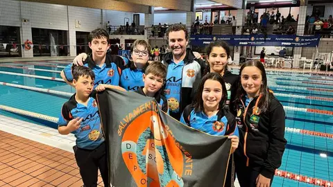 Diego Palazuelo, arriba a la izquierda en una imagen de grupo del CSS Benavente