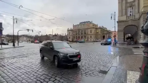 Inmediaciones de la Universidad Carolina en Praga tras el tiroteo