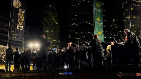Nacor Blanco hace sonar la música en la Plaza de los Sueños_2