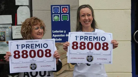 Mari Ángeles Rivera junto a su hija tras dar el 'Gordo' (2)