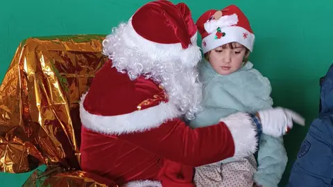Papá Noel visita el Alejandro Casona (3). imagen de archivo