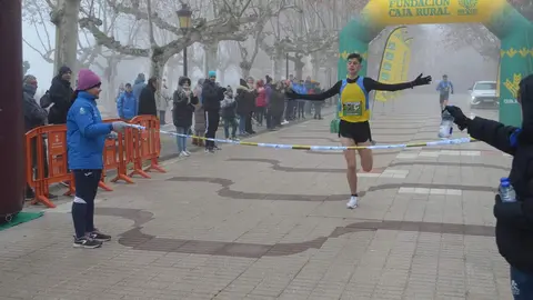 David Campo y Teresa Herráez se imponen en la  Carrera Popular del Caracol Navideño