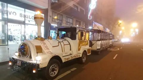 El Tren Turístico en marcha durante el periodo navideño