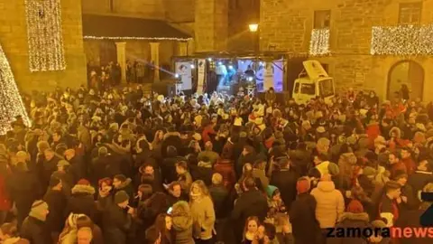 Foto de archivo, pre-campanadas Puebla de Sanabria