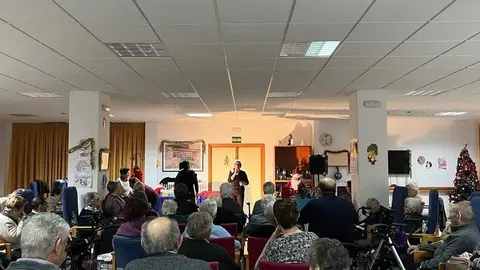 Papá Noel visita la Residencia San Tirso_2