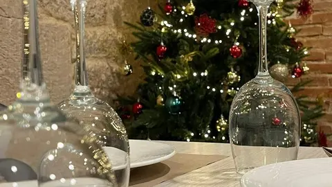 Mesa decorada para la Navidad en Zamora