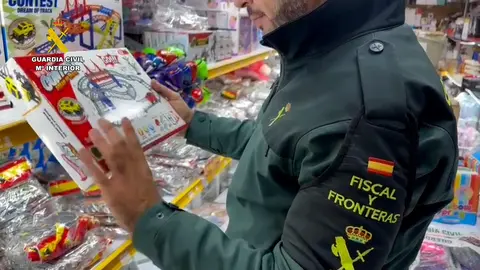 La Guardia Civil ha retirado del mercado durante estas Navidades más de medio millón de juguetes fraudulentos y peligrosos que se encontraban en establecimientos dedicados a la importación, distribución y venta