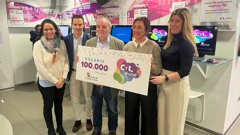 La consejera felicita al usuario 100.000 del Programa CyL Digital