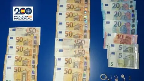 Dinero intervenido por la Policía Nacional, tras la detención de la ladrona que robaba a mayores en Salamanca. Foto Policía Nacional