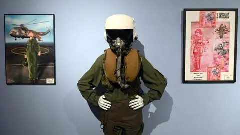 exposición, mujeres de uniforme, 35 años al servicio de España