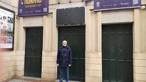 Vox en la puerta del Teatro Principal