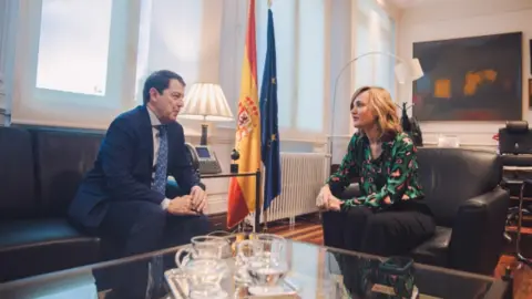 La ministra de Educación, Pilar Algería, y el presidente de la Junta de Castilla y León, Alfonso Fernández Mañueco