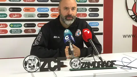 David Movilla ante los medios para analizar el partido ante el Covadonga