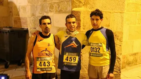 Los tres primeros en cruzar la meta de la Carrera de la Rosca