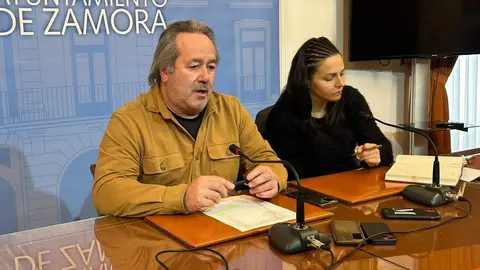 El alcalde del Ayuntamiento de Zamora, Francisco Guarido, y la concejala de Cultura, María Eugenia Cabezas