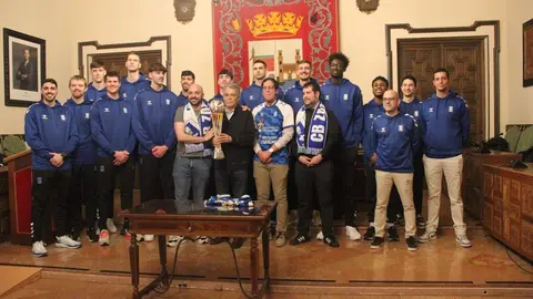 El CB Zamora Enamora durante su recibimiento en el Ayuntamiento tras ganar la Copa LEB Plata