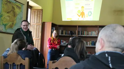 El subdelegado en Zamora visita los talleres en las antiguas escuelas