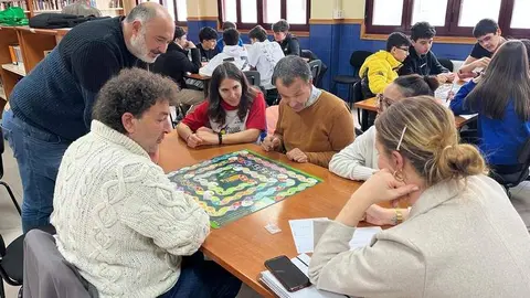 Alumnos del IES Cardenal Pardo Tavera y usuarios del Centro de Día de Mayores celebran juntos el “Día Mundial de la Educación Ambiental”
