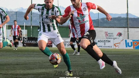 Alejandro Cañizo en un duelo ante el Guijuelo