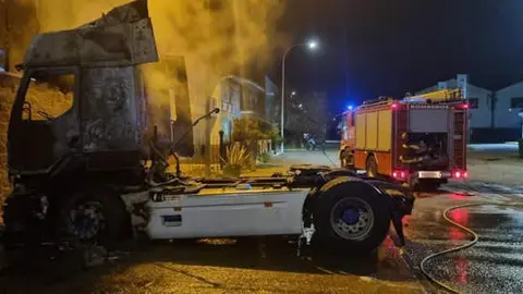 Camión devorado por las llamas en Benavente