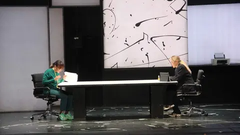 Candela Peña y Pilar Castro en la obra 'Contradicciones' en el Teatro Principal_2