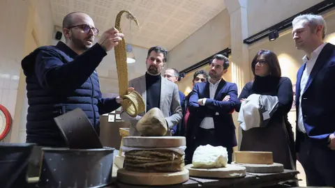 Tudanca visita 'Quesos Chillón' en Toro