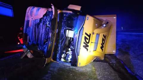 Accidente A-62 vuelco camión