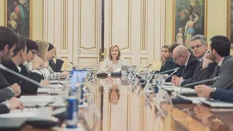 La ministra de Educación, Formación Profesional y Deportes, Pilar Alegría, preside la reunión de trabajo con los representantes de las comunidades autónomas