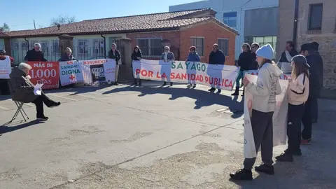 Concentración número 125 de la Plataforma en Defensa de la Sanidad Pública de Sayago. Fotografía: CEDIDA