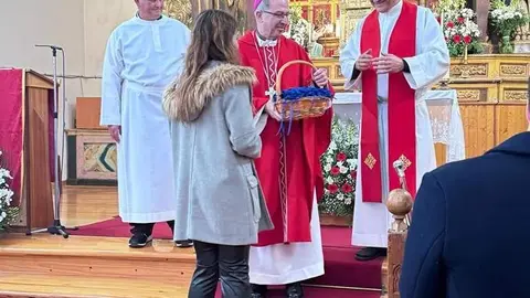 El obispo preside la eucaristía en Villalazán en el día de su patrón