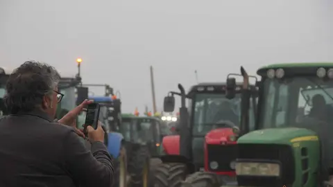 Más de 200 agricultores sacan sus tractores para protestar por las calles de Zamora_27