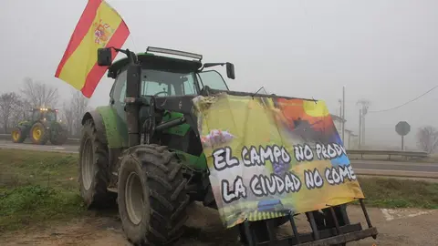 Más de 200 agricultores sacan sus tractores para protestar por las calles de Zamora_30