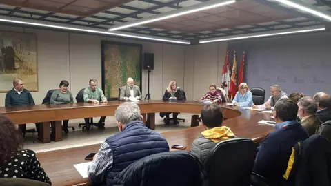 Reunión entre la delegada territorial y la Gerencia con los alcaldes de la ZBS de Sayago