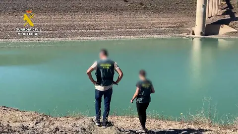 La Guardia Civil supervisa las inmediaciones de un embalse