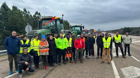 Agricultores y ganaderos de Alcañices realizan una marcha dirección Portugal