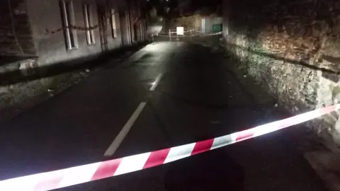 Carretera cortada en Muga de Alba