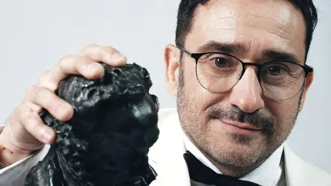 J. A. Bayona con un premio Goya. Imagen de academiadecine