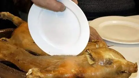 Cochinillo asado al estilo segoviano.  Imagen MORALON