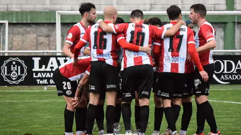 Celebración del gol del empate ante el Coruxo