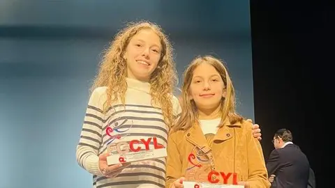Las benaventanas Paula y Lucía García premiadas en la Gala de Gimnasia CYL por los pódiums conseguidos con el Ritmo León