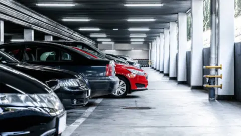 Plaza de garaje. Fotografía de archivo