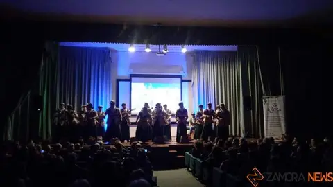 Una actuación de Carnaval de lo más solidaria en Zamora (2)