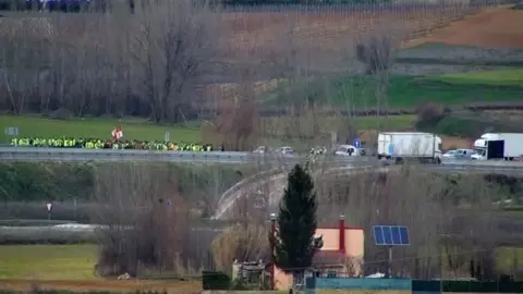 Protesta agraria en l A-1 a la altura de Aranda de Duero . Fotografía: Cámaras DGT