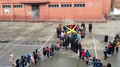 lazo humano en el CEIP EL TERA