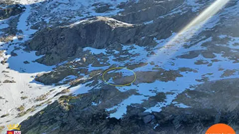 El helicóptero del 112 durante un rescate en Pico del Lobo, en Cerezo de Arriba (Segovia). Fotografía: 112 CYL