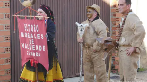 La mascarada del Toro revive un año más en Morales de Valverde. Vía Interbenavente.es . imagen de archivo
