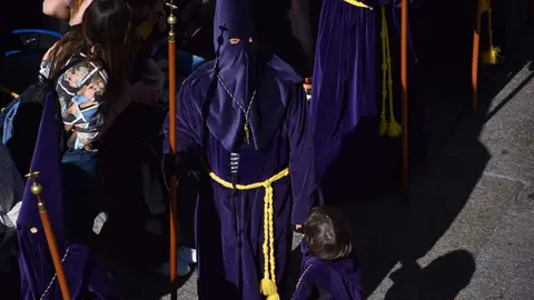 San Vera Cruz vuelve a desfilar por las calles de una abarrotada Zamora